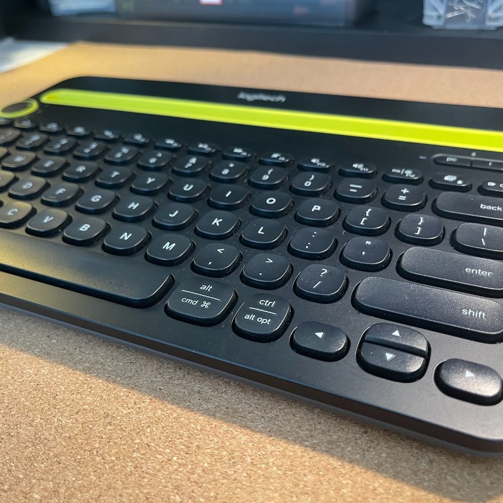 Logitech Bluetooth Multi-device Keyboard - Picture 3 of 4
